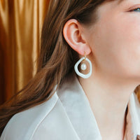 Ohrringe aus Porzellan "Arp" - The Baltic Shop