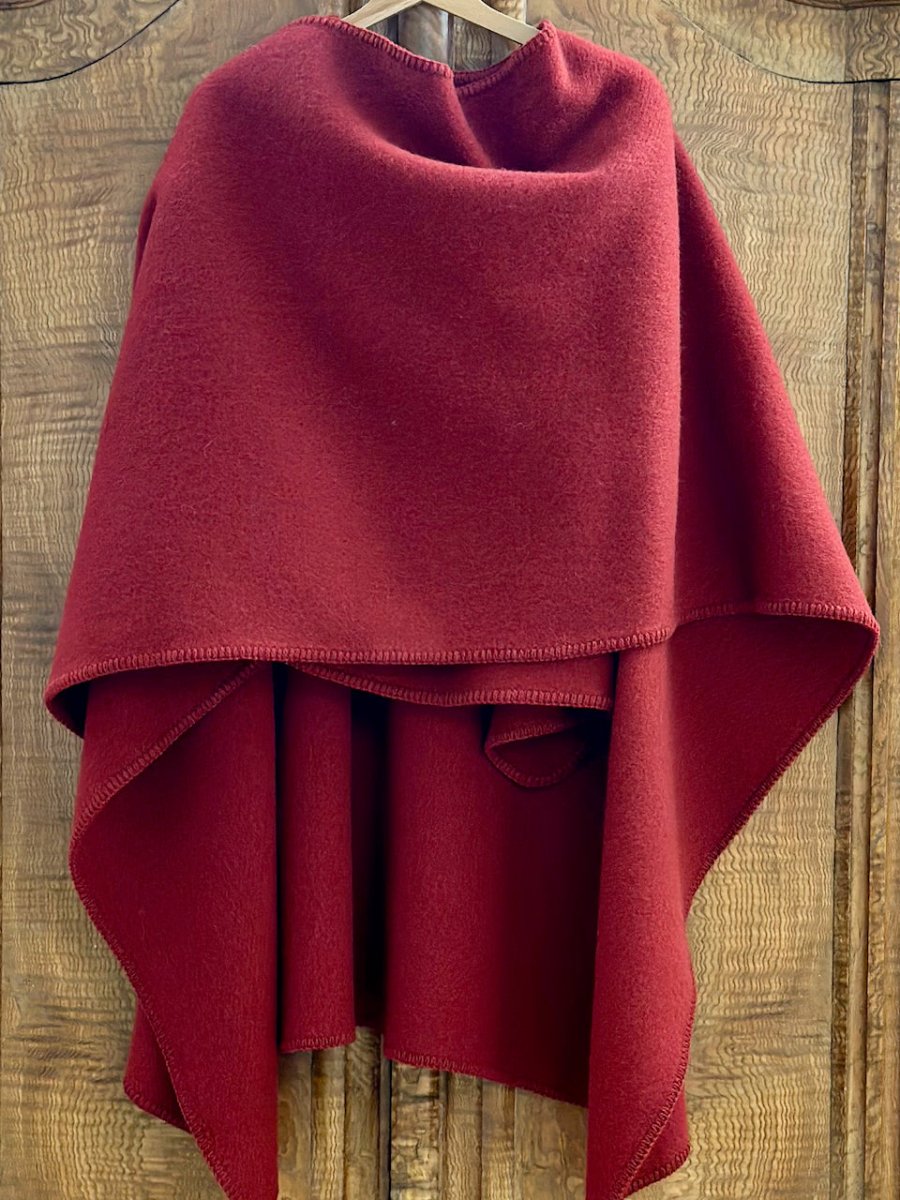 Poncho aus 100% Wolle in 2 Farben - The Baltic Shop