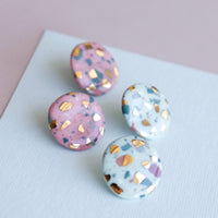 Runde Ohrringe aus Porzellan - The Baltic Shop