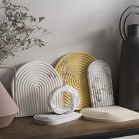 Rundes Tablett aus Jesmonite - The Baltic Shop