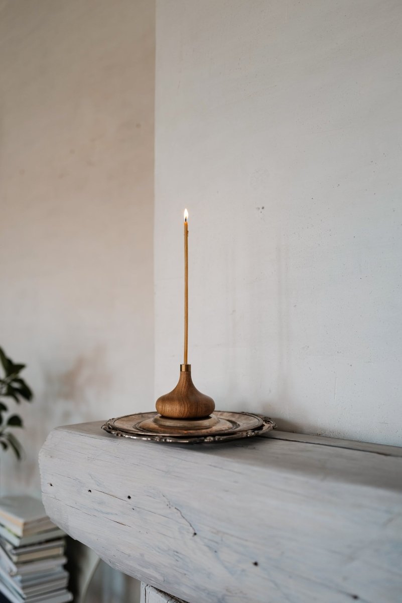 Schlanke Kerzen aus reinem Bienenwachs - The Baltic Shop