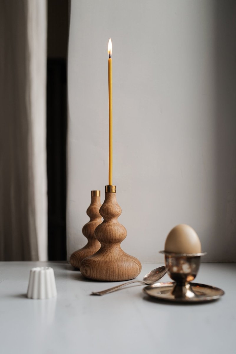 Schlanke Kerzen aus reinem Bienenwachs - The Baltic Shop