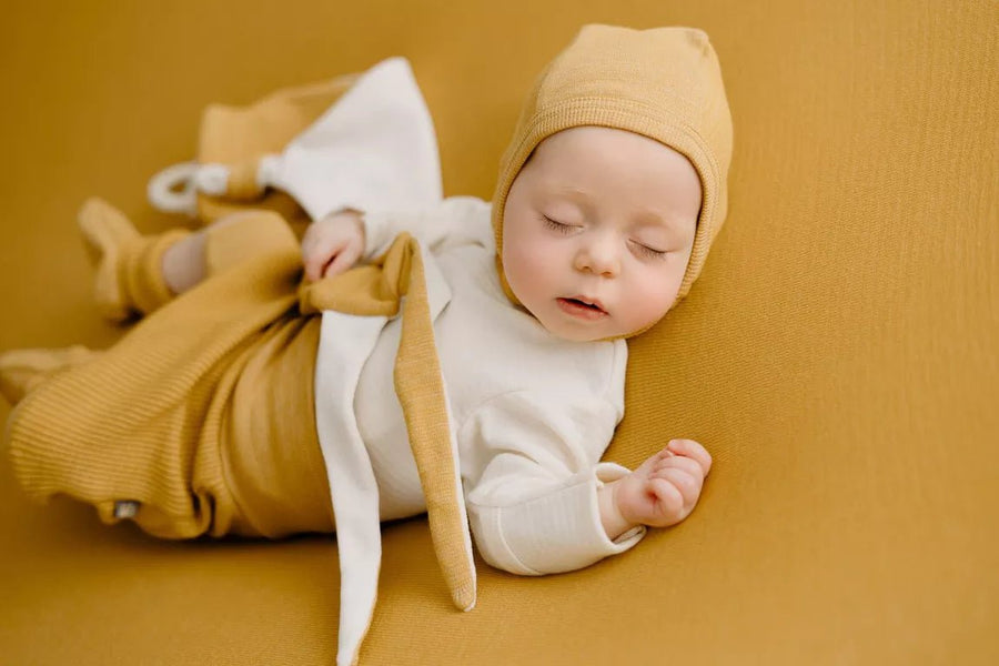 Schmusetuch "Hase" mit Bernsteingarn - The Baltic Shop