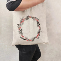 Tragetasche aus natürlichem Leinen mit Handgemachtem Weihnachtskranzmuster - The Baltic Shop