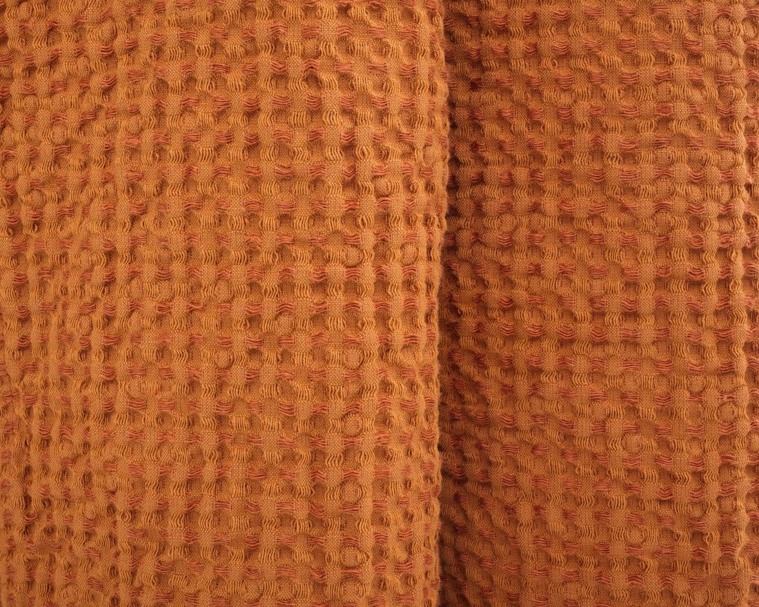 Überwurfdecke im Waffelmuster aus Leinen - The Baltic Shop