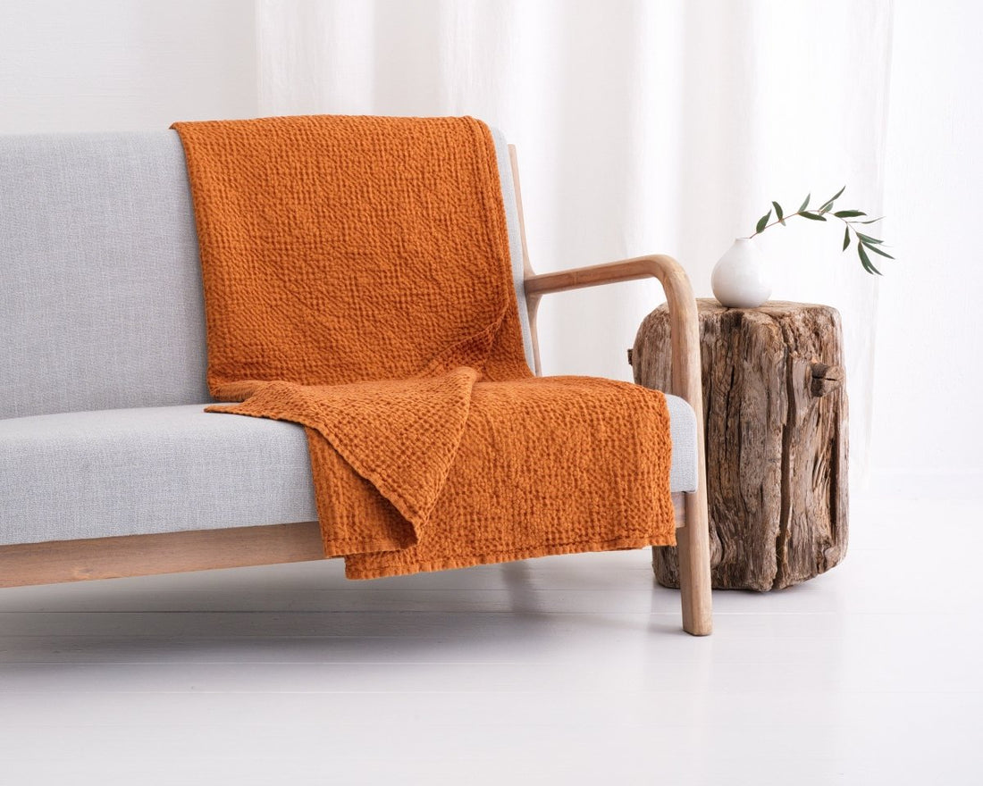 Überwurfdecke im Waffelmuster aus Leinen - The Baltic Shop