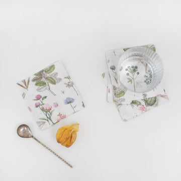 Weiße Botanik-Untersetzer aus Leinen, 4er-Set - The Baltic Shop