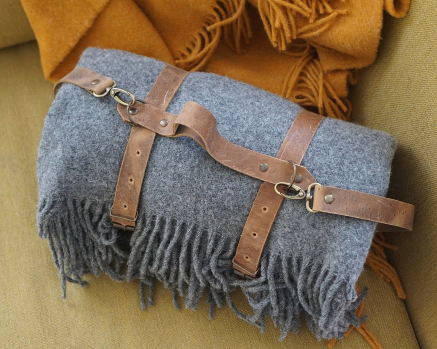 Wolldecke mit ledernem Griffband - The Baltic Shop